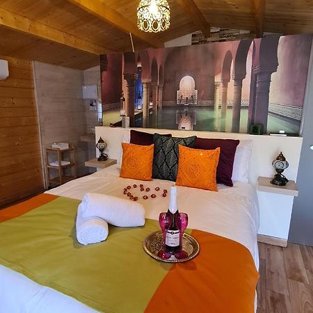 Mahalo Glamping Hotel Фуeнхирола Екстериор снимка